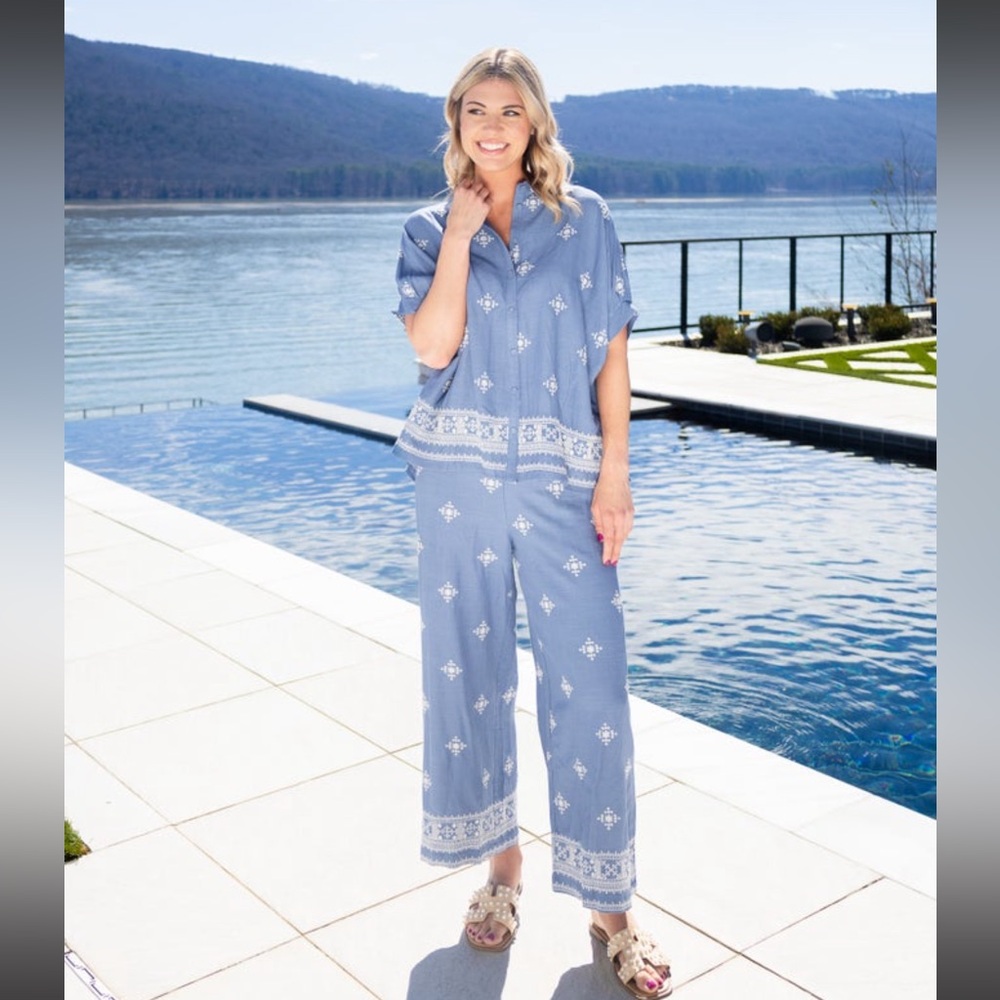 Umgee embroidered linen top and bottom set size medium